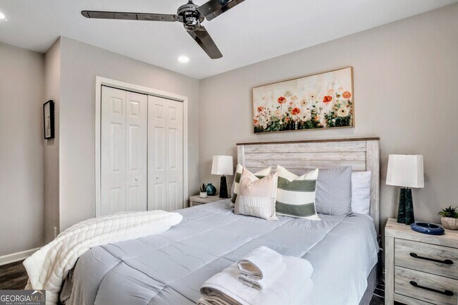 Building Photo - 8008 Clearview Cir