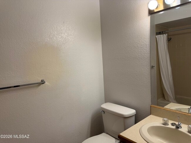 Building Photo - 5750 N Camino Esplendora