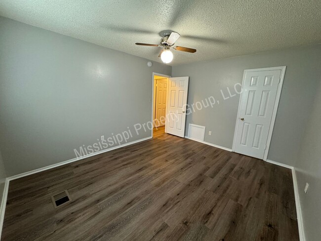 Building Photo - 1BR/1BA For Rent