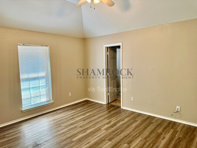 Building Photo - 116 Lindenwood Ln W