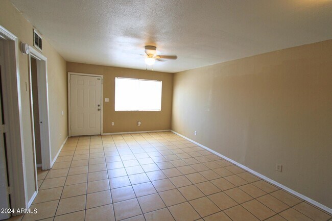 Building Photo - 2747 E Chipman Rd