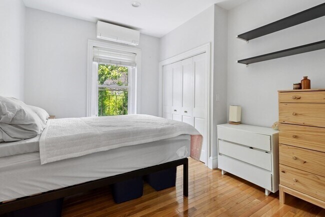 Building Photo - 28 Beacon St