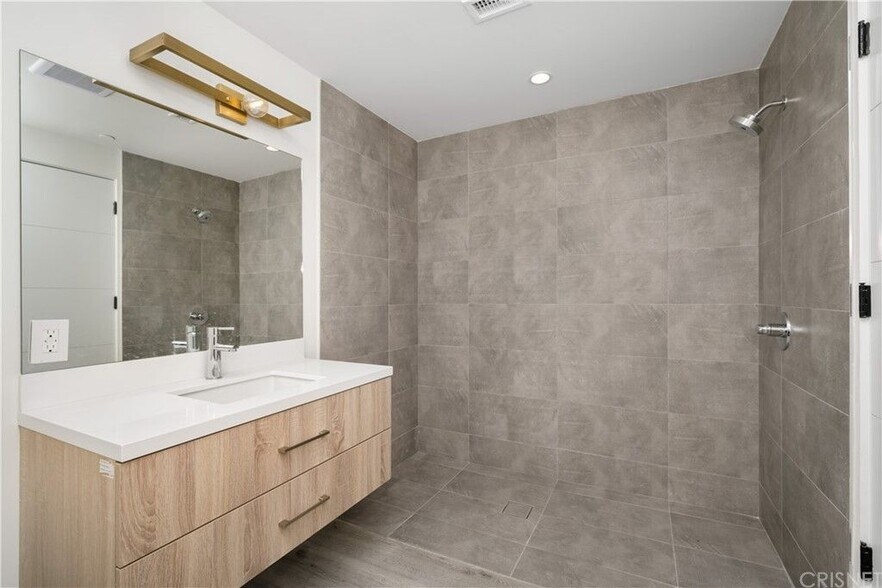 Building Photo - 5923 Laurel Canyon Blvd