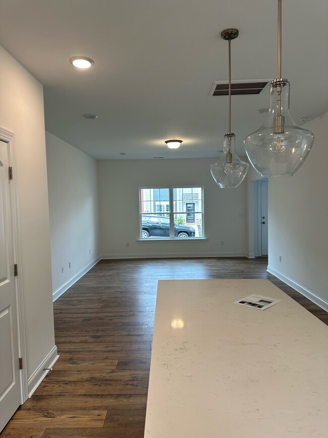 Building Photo - 55 Walnut Springs Dr