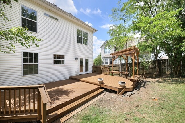 Building Photo - 3127 Creekview Ln