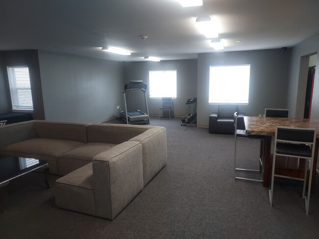 Social Rom - 158 Colorado St