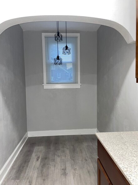 Breakfast Area - 710 Park Ave