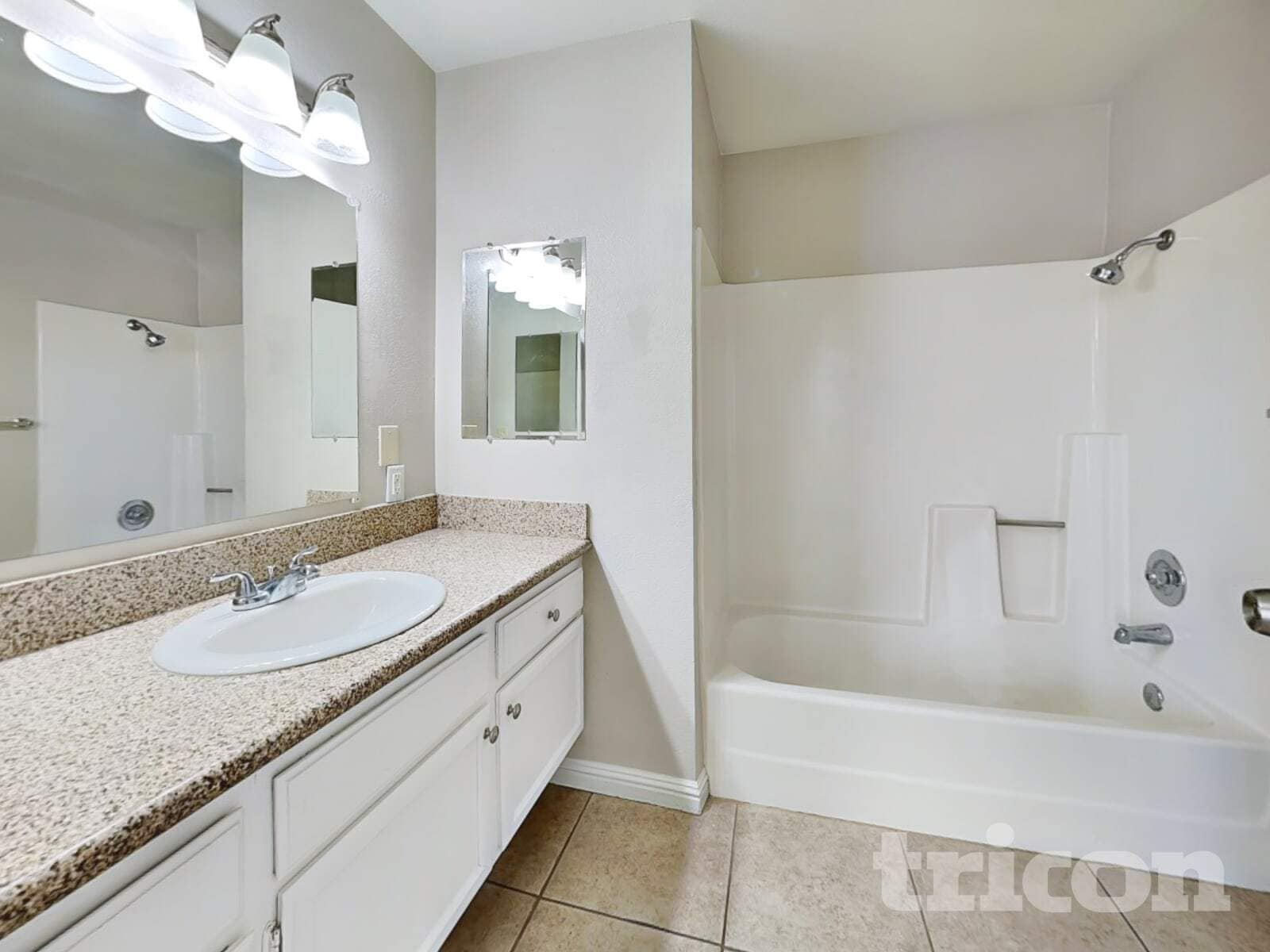 Building Photo - 4634 Grasshopper Dr