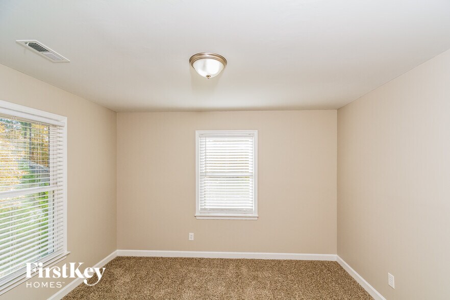 Building Photo - 701 Whitby Ct