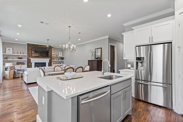 Building Photo - 3034 Encino Dr