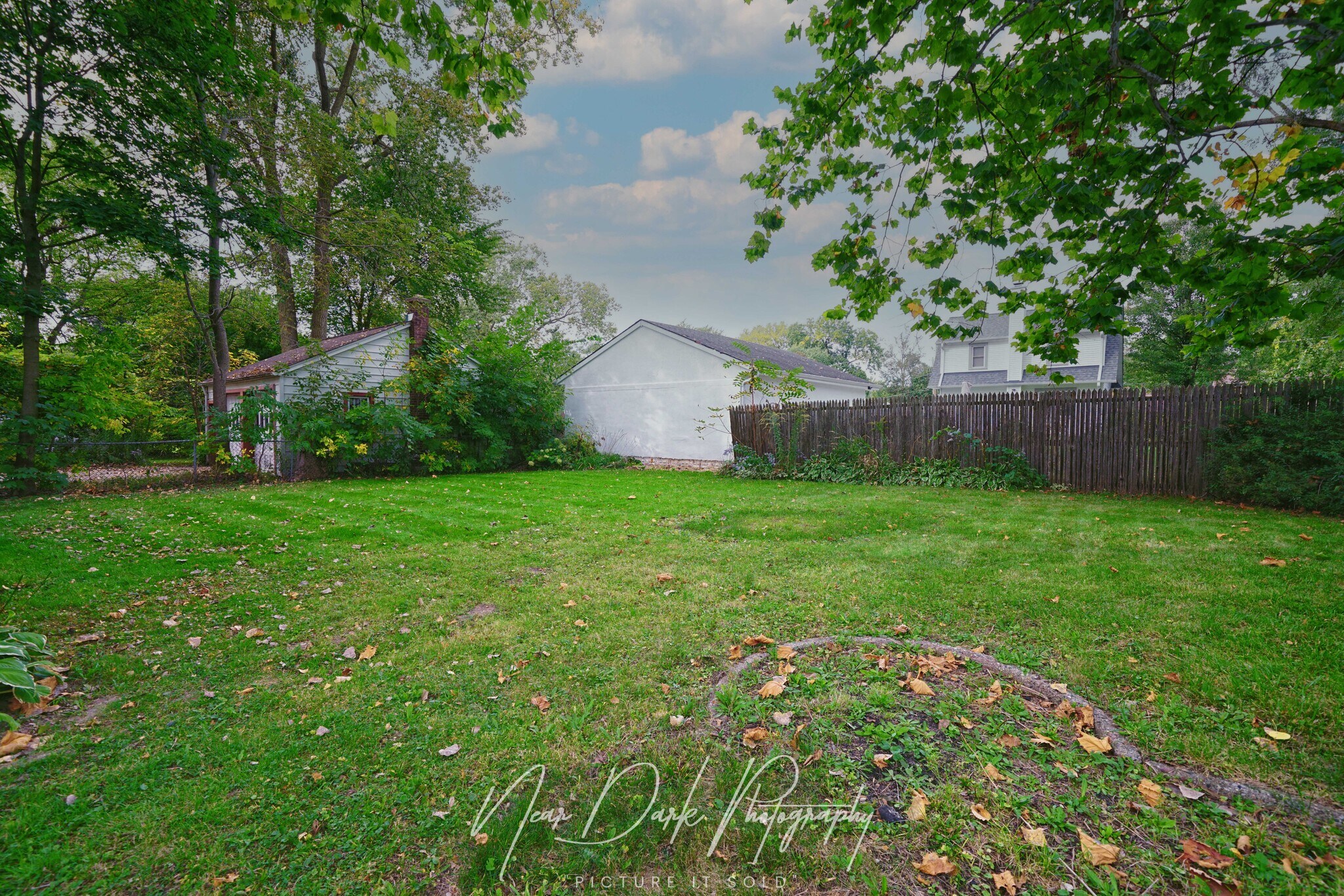 Building Photo - 10174 W Ford Ave