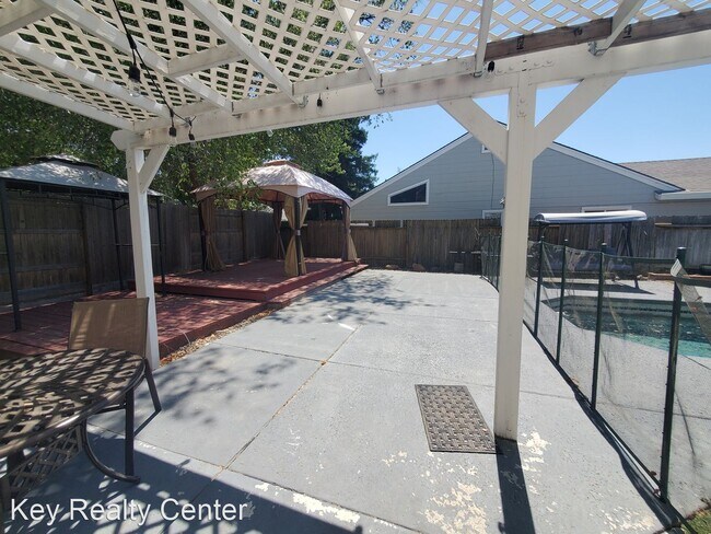 Building Photo - 3 br, 2.5 bath House - 8700 Brittany Park ...