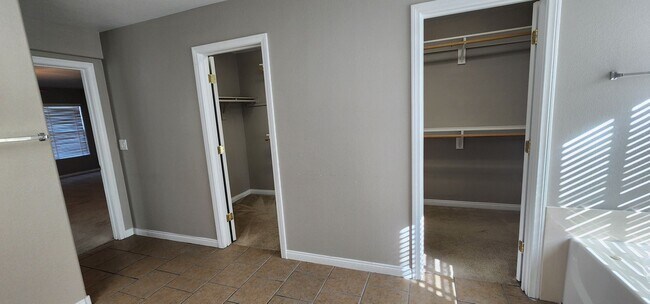 Building Photo - Lone Mountain Heights Luxury Living! 1st-m...