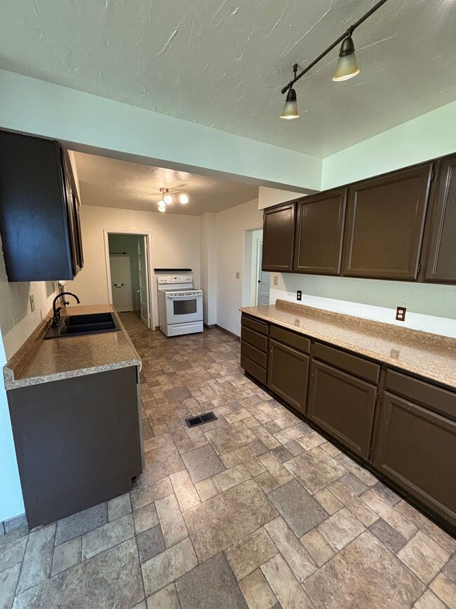 Building Photo - HOUSE ON 16TH STREET (P#136)