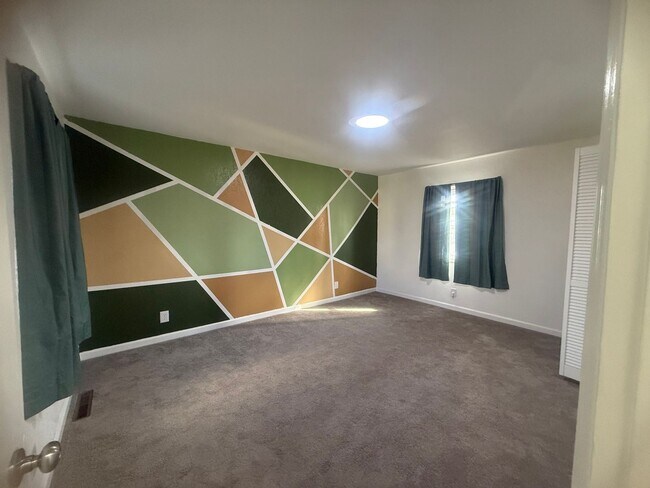 Building Photo - Central Portsmouth