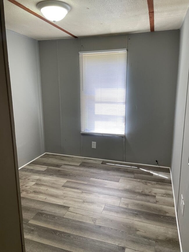Building Photo - 4 BED, 2 BATH MOBILE HOME LOCATED IN JACKS...