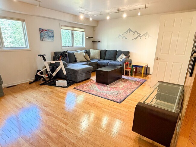 Building Photo - 6841 Crooked Tree Dr