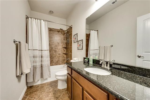 Building Photo - 1300 Poplar Dr