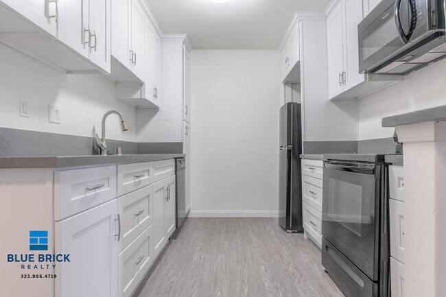 Building Photo - 8123 Langdon Ave