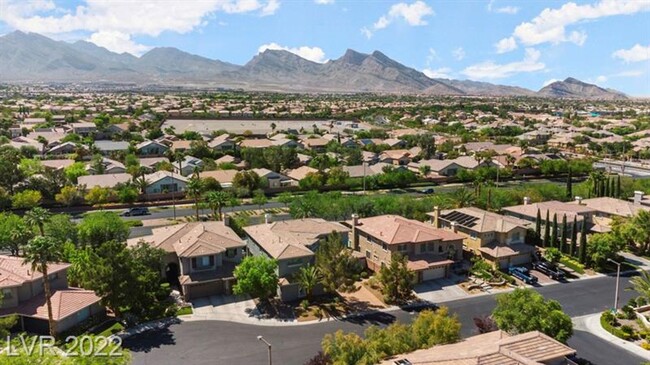Building Photo - Recently remodeled 5 BEDROOMs/4 bathrooms,...