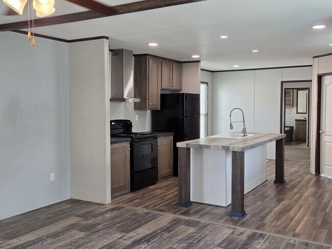 Building Photo - Triangle MHP