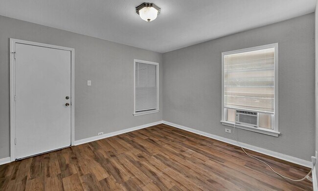Building Photo - 2712 Mitchell Ave