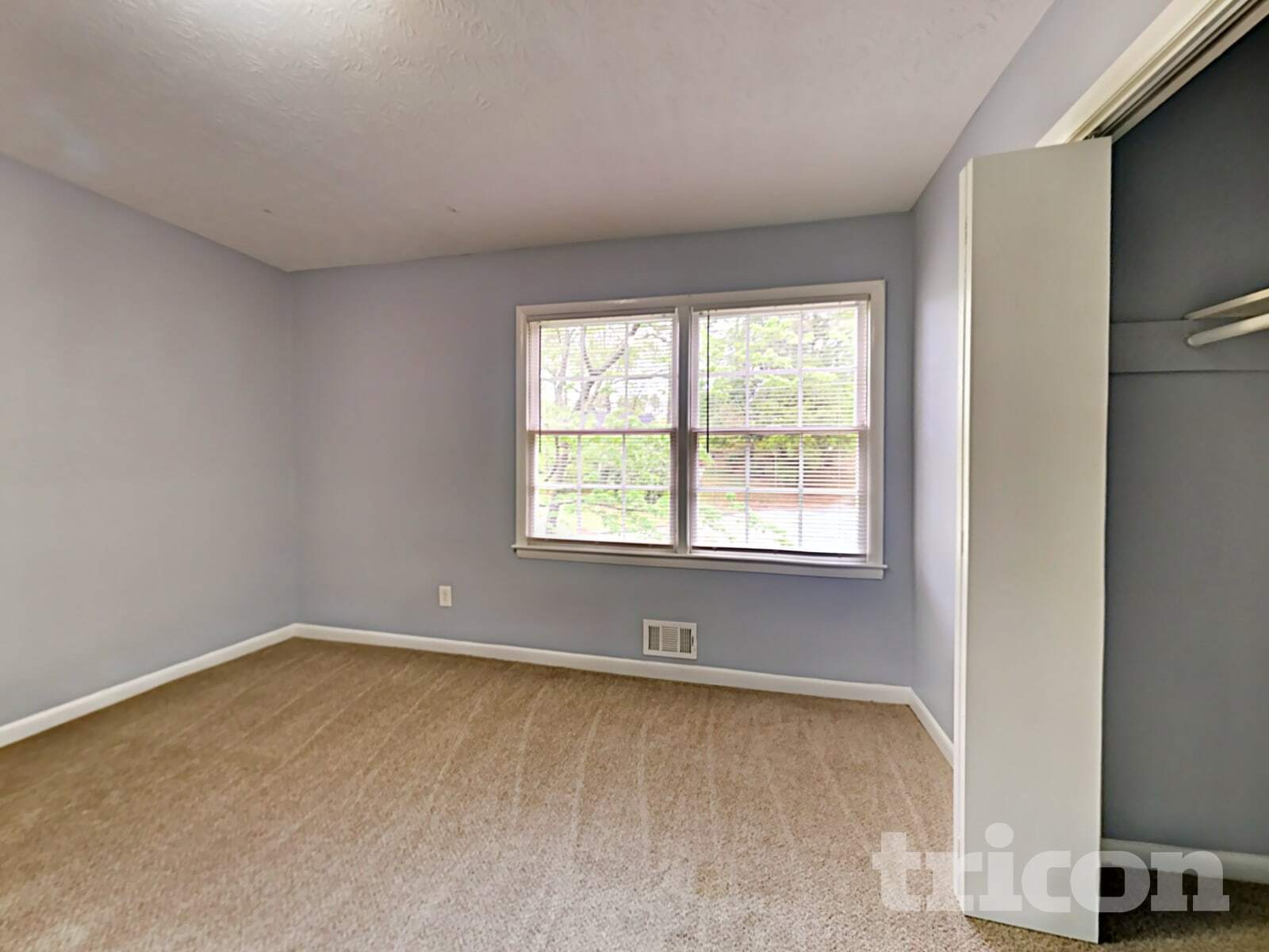 Building Photo - 887 Sheppard Way