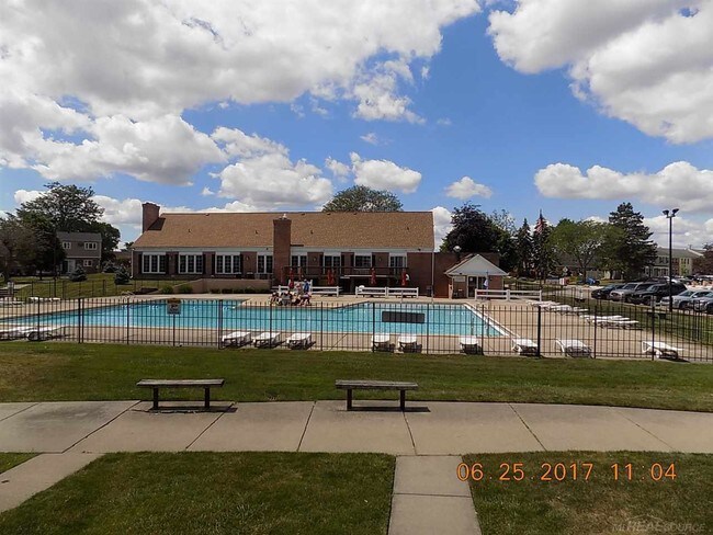 Building Photo - 37294 Charter Oaks Blvd