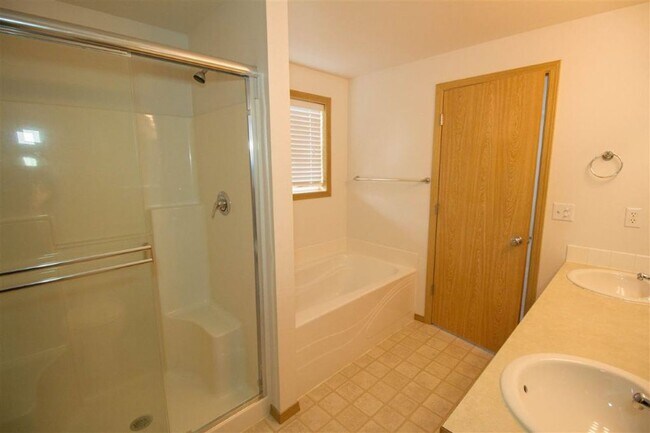 Building Photo - Large Corner Lot 4BR, 2.5BA Cheney Home In Big Sky #1454