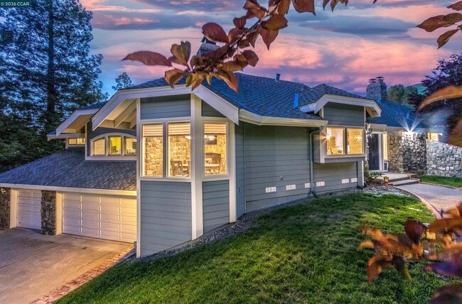 Building Photo - 2324 Saddleback Dr
