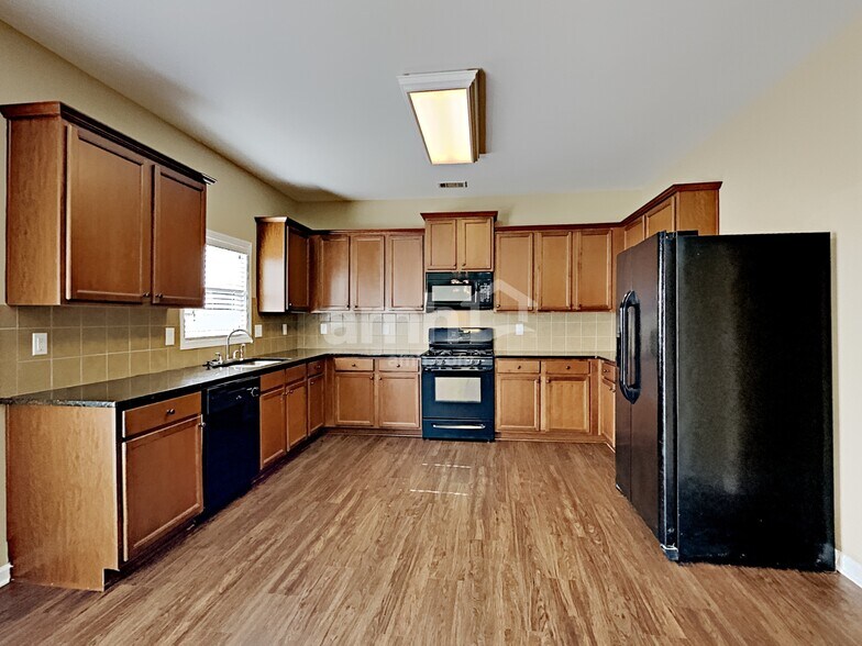 Building Photo - 5655 Livingston Ct