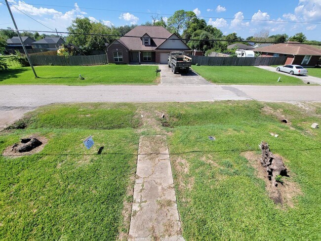 Building Photo - 711 Ave A Ave