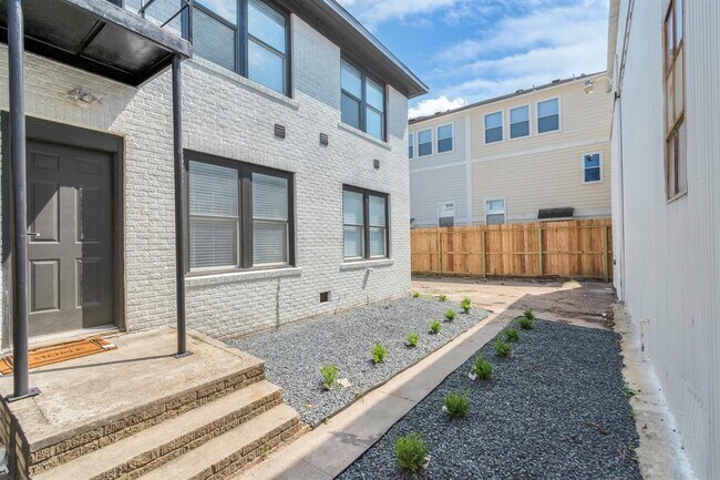 Building Photo - 1812 Wheeler Ave