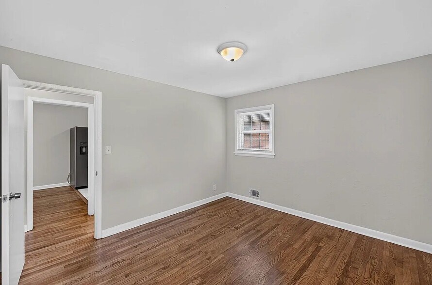 Building Photo - 1121 Glendale Dr