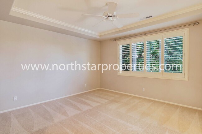 Building Photo - 4920 Mulholland Dr