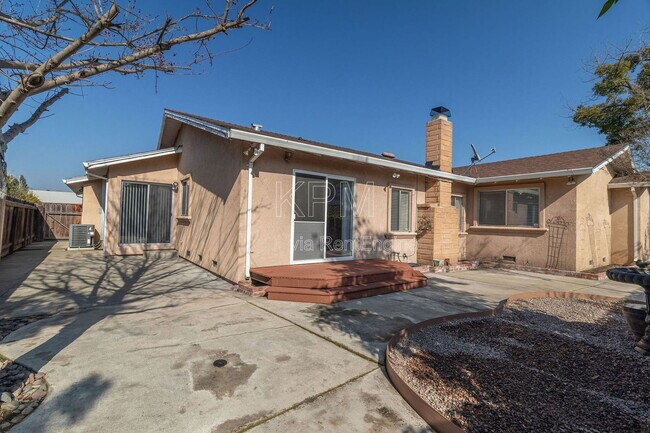 Building Photo - 2930 Angel Dr