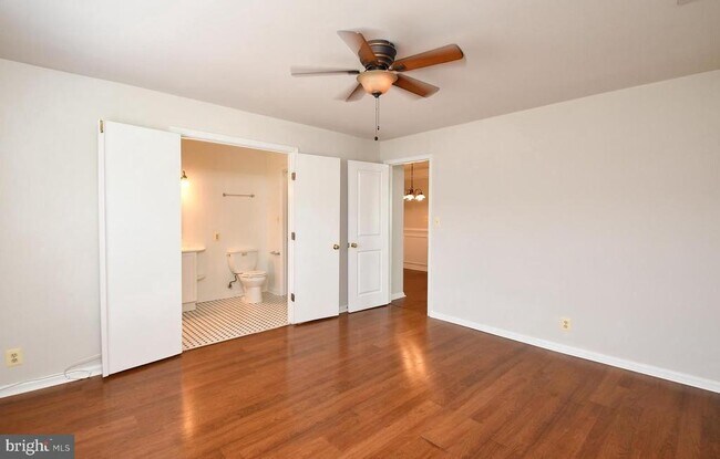 Building Photo - 102 Chesterfield Ln