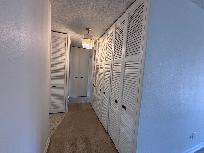 Building Photo - Available Now - 1 Bed 1 Bath Condo Home w/ Wall AC Unit - MileStone Real Estate Services