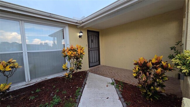 Building Photo - 7340 Brentwood Dr