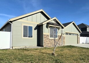 Building Photo - ** MOVE-IN SPECIAL! ** New 4-Bed Rambler | Fenced Yard | 2-Car Garage | Move-In Ready! Quincy!