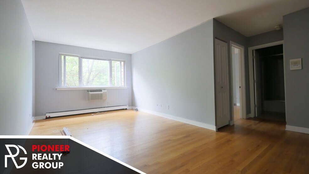 Building Photo - 625 W Wrightwood Ave