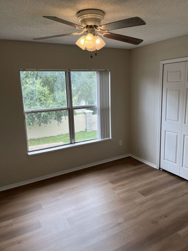 Building Photo - Single family home with lawncare included
