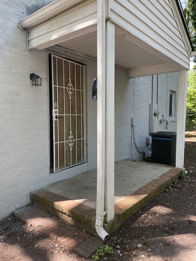 Building Photo - 207 Colleton Rd