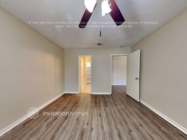 Building Photo - 525 E Jay Ct