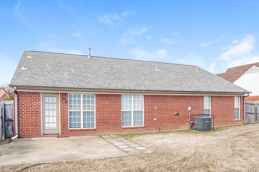 Building Photo - 6932 Wrenwood Dr