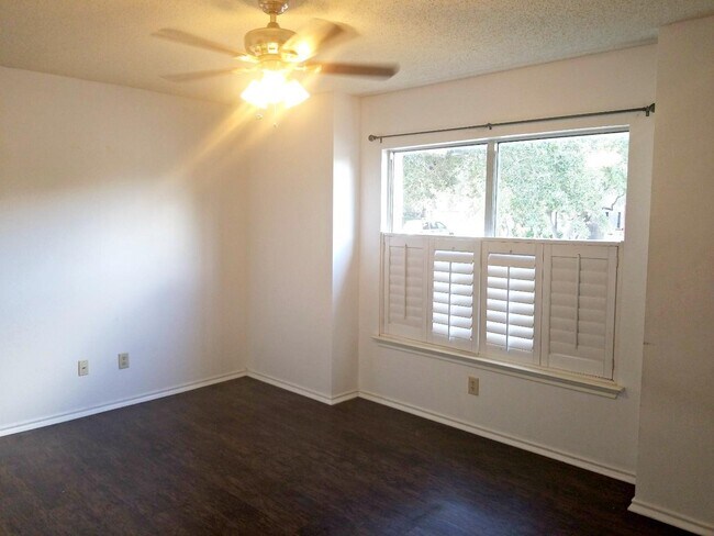 Building Photo - 12019 Vintage Point