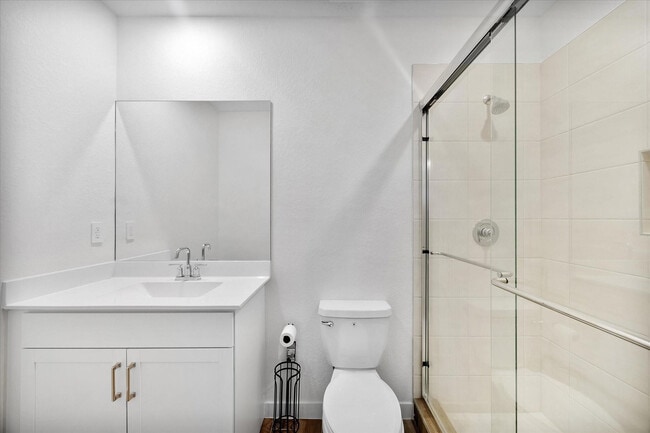 Building Photo - 713 SE 15th Ave