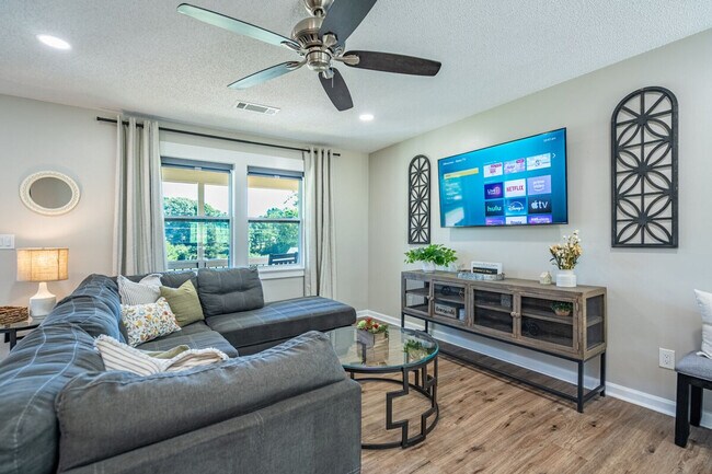 Building Photo - 25 Jennifer Ln