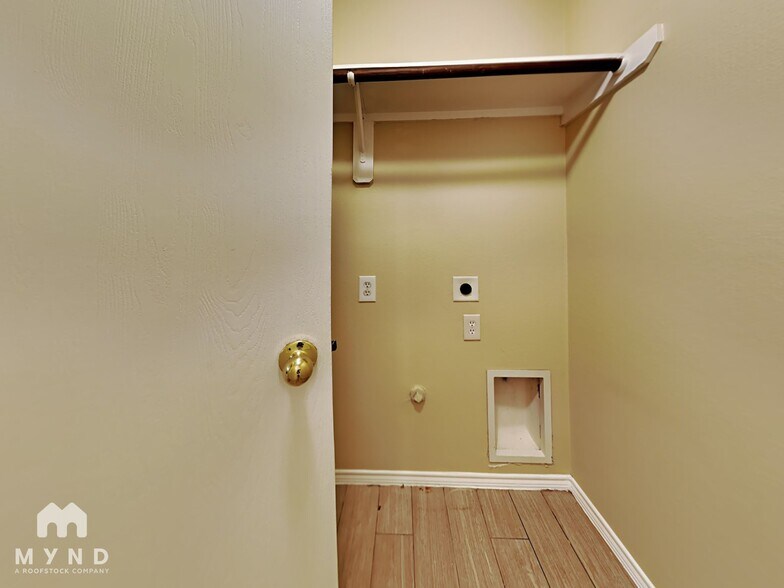 Building Photo - 635 Ashlen Dr