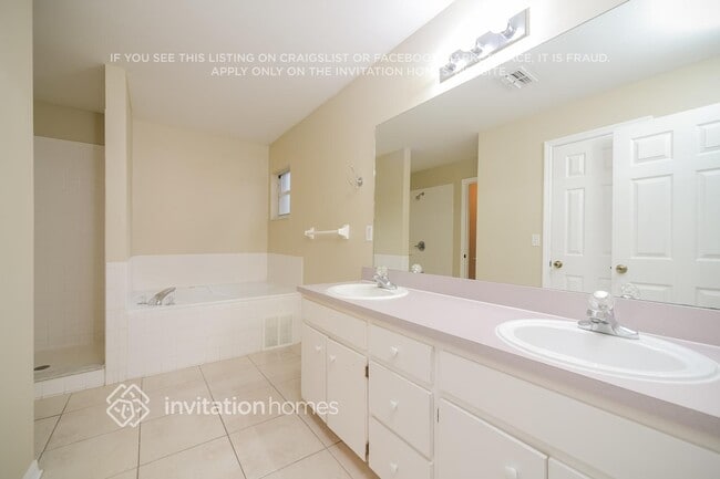 Building Photo - 913 W Lake Cannon Dr NW